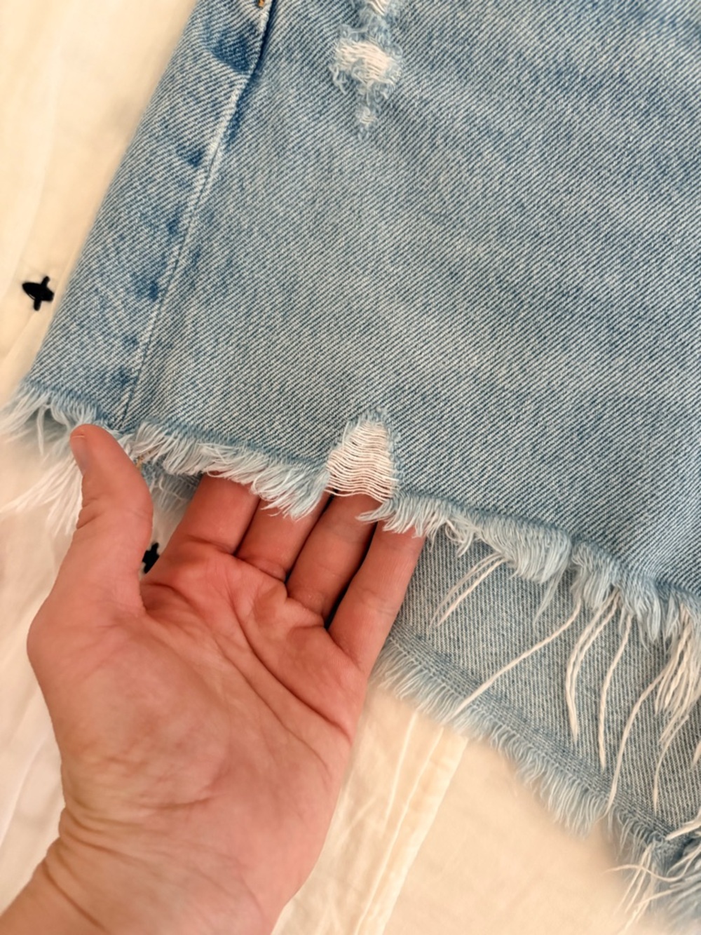 AGOLDE Parker Cutoff Shorts - Picture 6 of 10